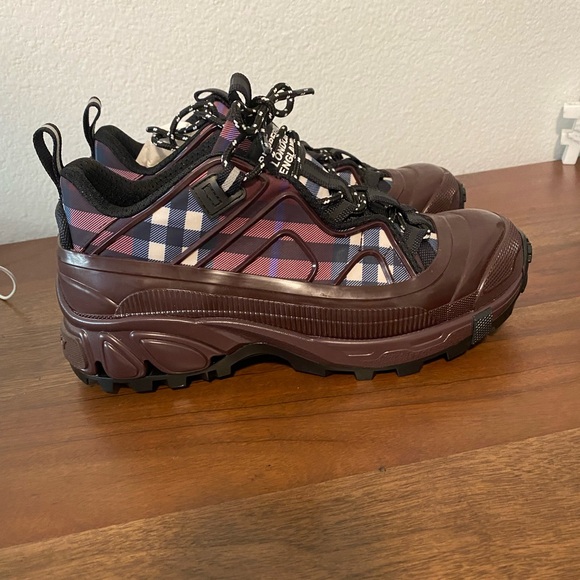 Burberry Brand New men's vintage check Arthur sneakers size EUR 39 - Picture 1 of 1